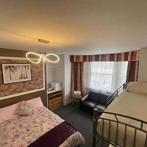 Backpackers Blackpool Hotel & Suites